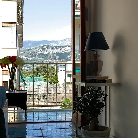 Daire Moon Sorrento